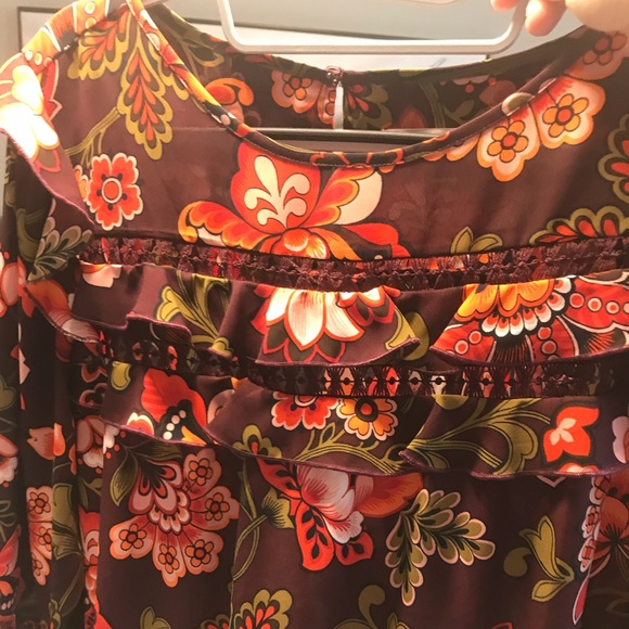 Bundle 4/25 Floral Loft Blouse - Picture 2 of 3